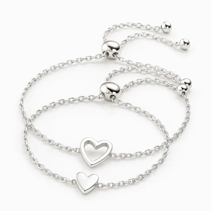 Deux rubans. Un seul battement de cœur. Votre proximité – toujours avec vous.