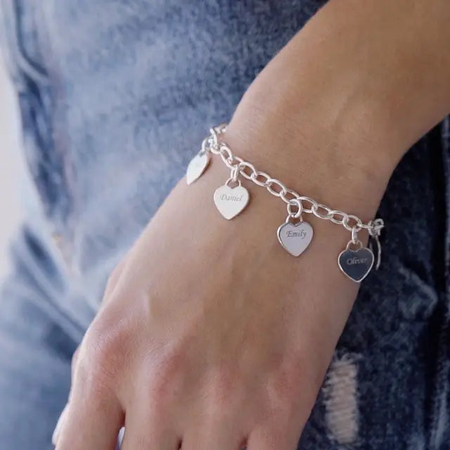 Bracelet à maillons pendentifs en forme de coeur